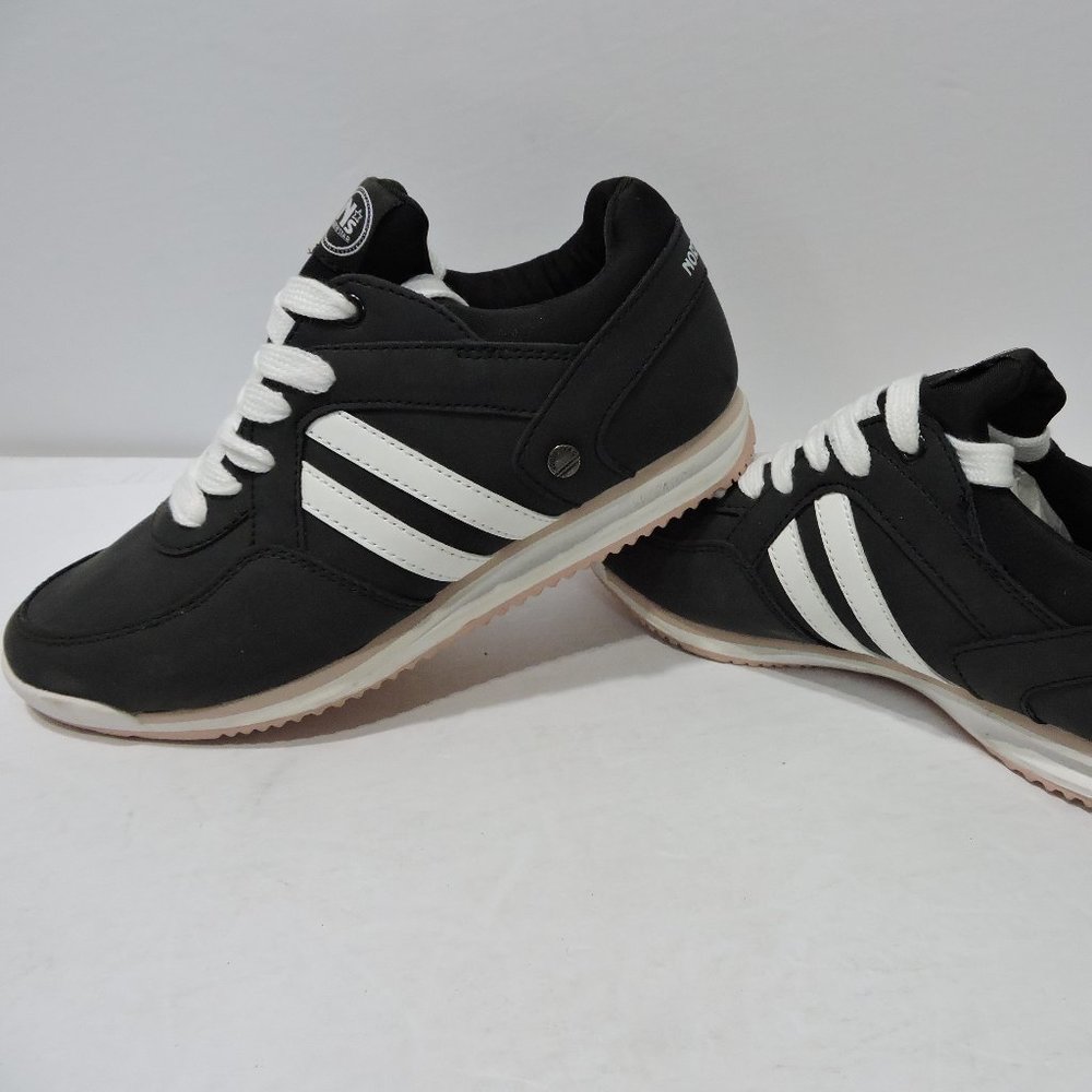 North star black women sneakers